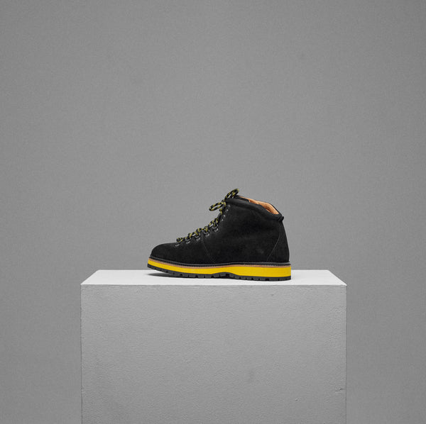 HIKER - Black suede